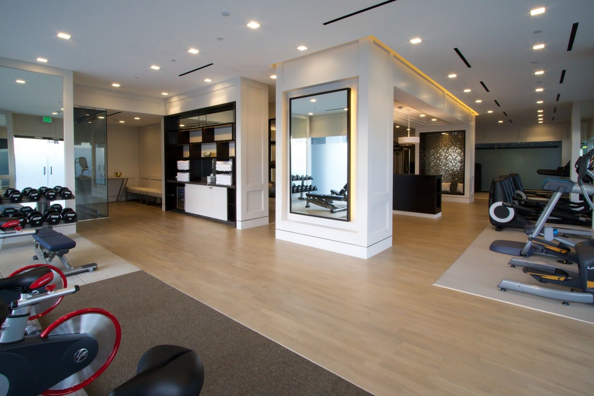 The London West Hollywood At Beverly Hills Exteriör bild The gym at The Ivy
