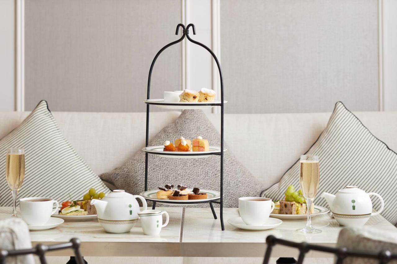 The London West Hollywood At Beverly Hills Exteriör bild A three-tiered cake stand