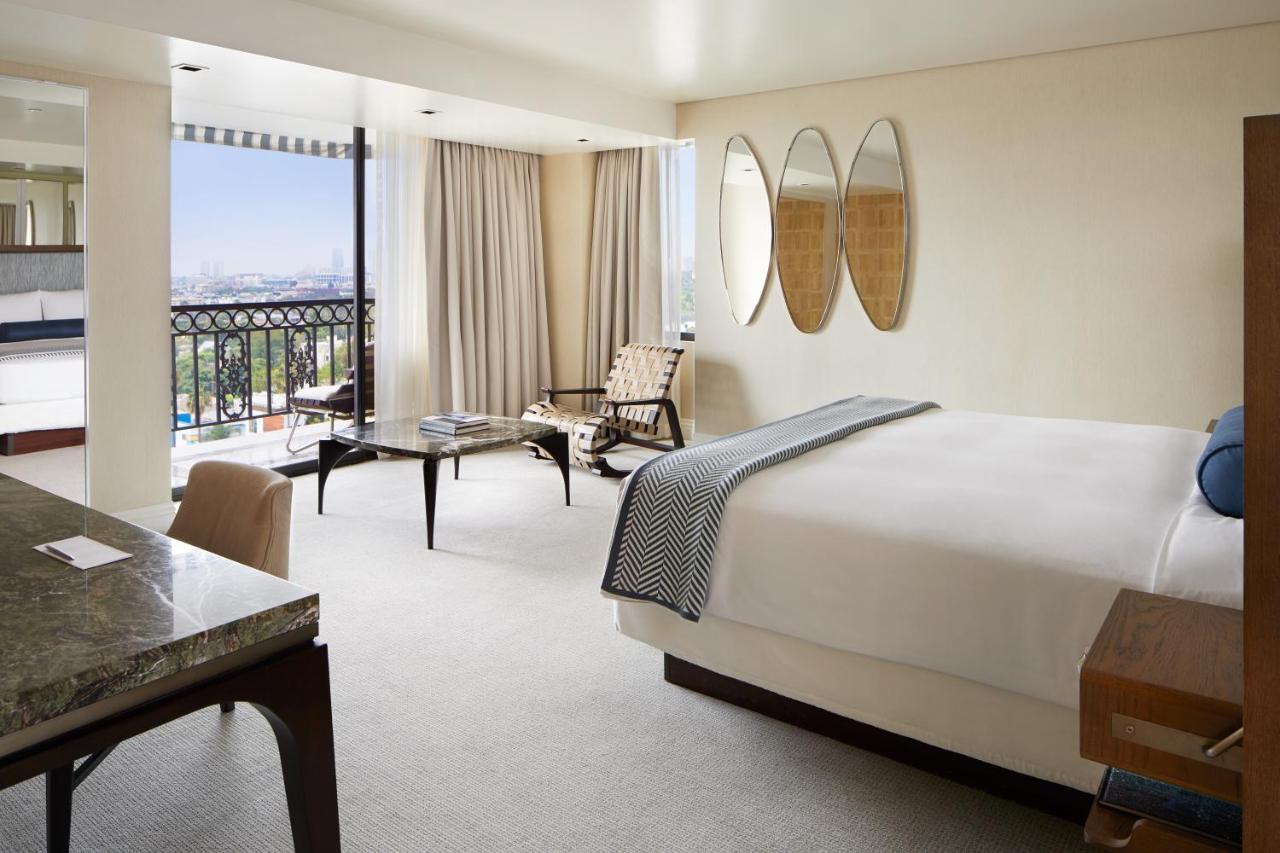 The London West Hollywood At Beverly Hills Exteriör bild A guest room at the Four Seasons Hotel