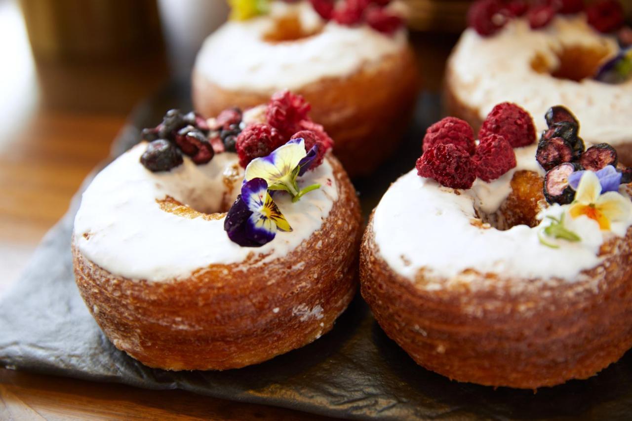 The London West Hollywood At Beverly Hills Exteriör bild Baked donuts
